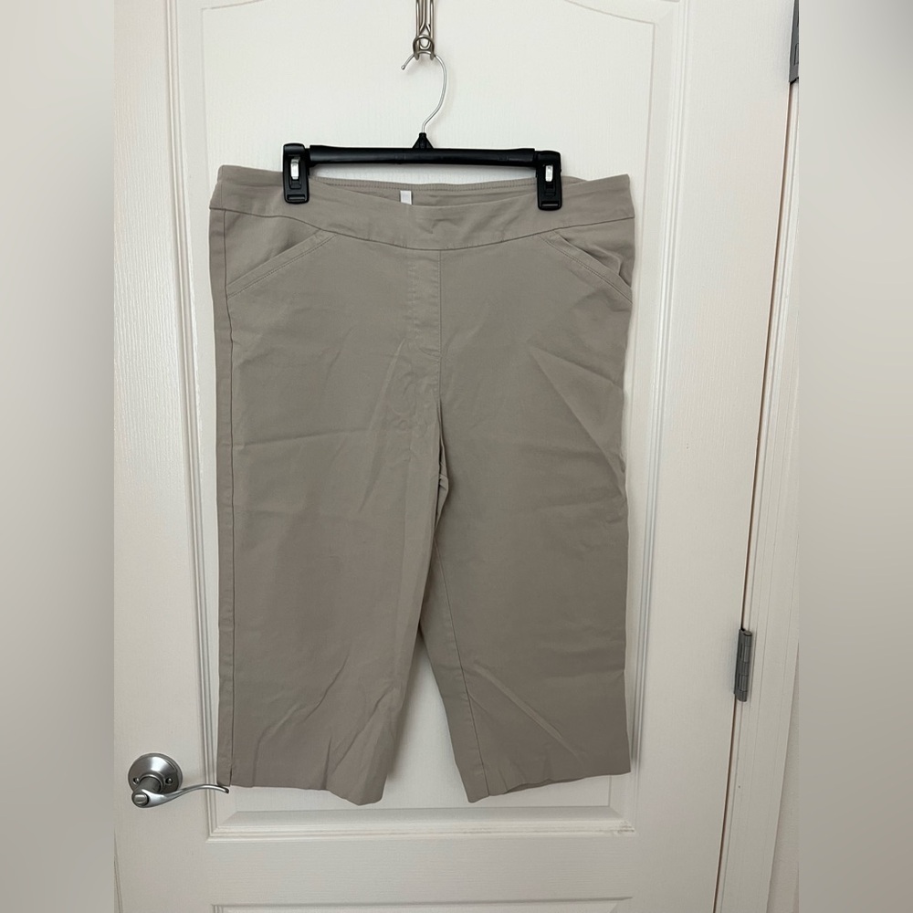 Elegant Women's Beige Capris